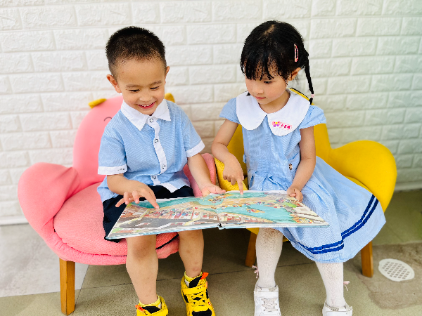 学生阅读.jpg